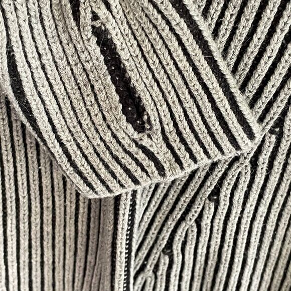 Lululemon Ivivaa Black & White Ribbed Long Sleeve Pullover Youth SZ 14 - Picture 6 of 11